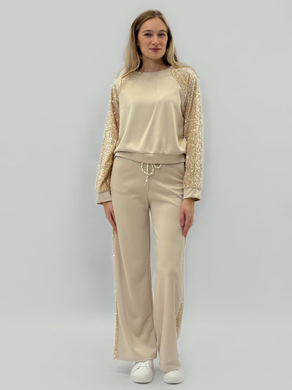 Complet avec des inserts de sequins