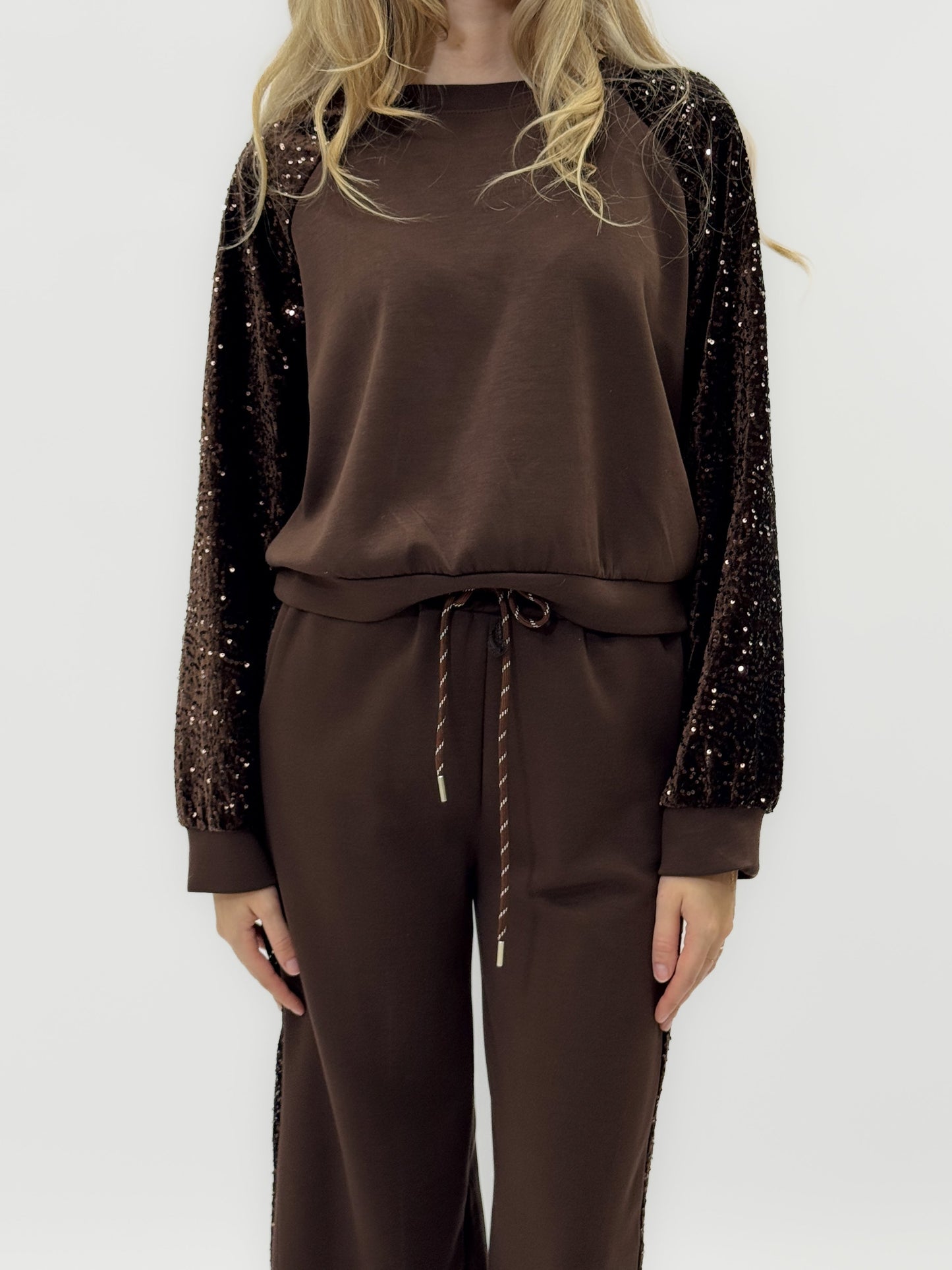 Complet avec des inserts de sequins