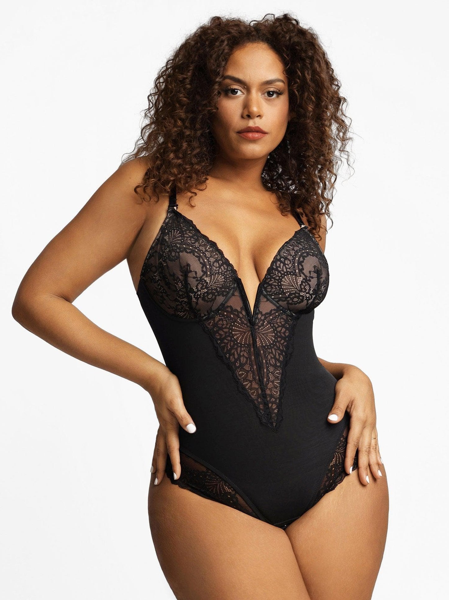 Ensemble de Body en Dentelle à Col V Profond et Jupe Midi en Similicuir