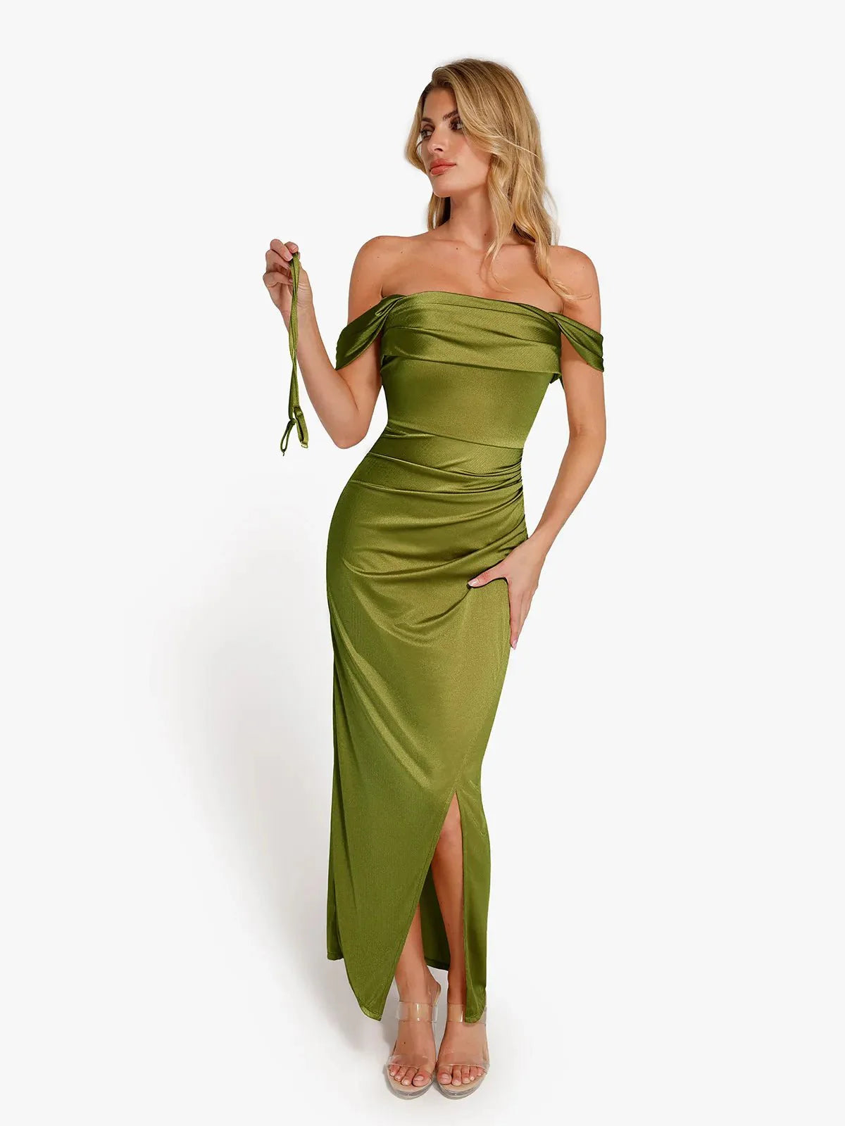 Robe Maxi Sculptante Froncée en Shapewear à Épaules Dégagées