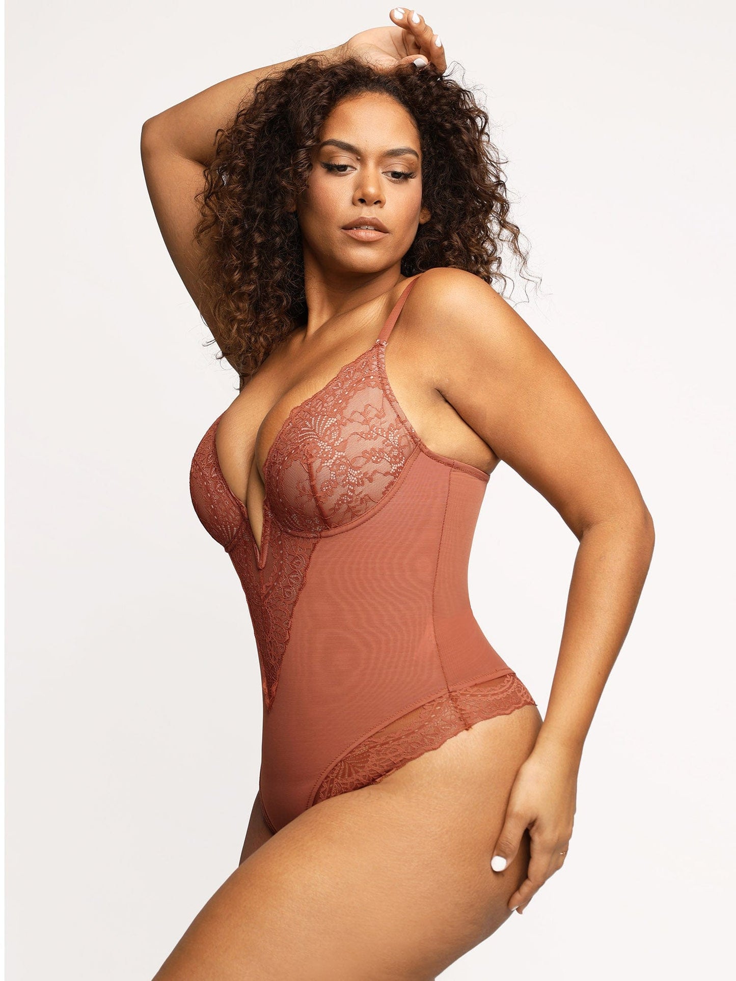 Body sculptant en dentelle à décolleté en V profond
