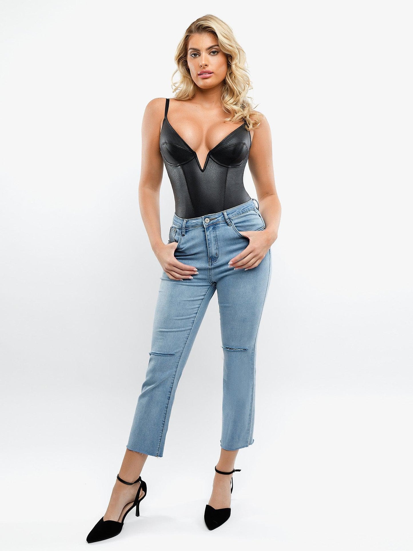 Body sculptant en simili cuir avec décolleté plongeant en V