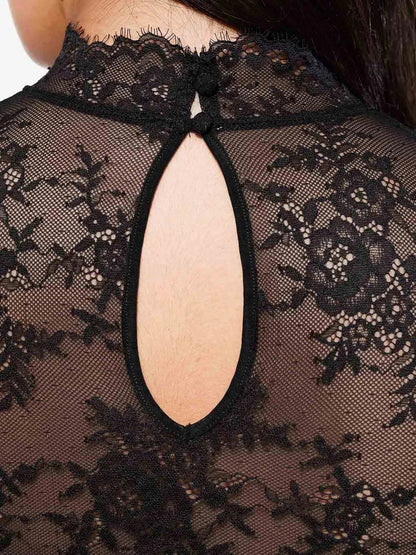 Robe Sculptante 2-en-1 avec Superposition en Dentelle