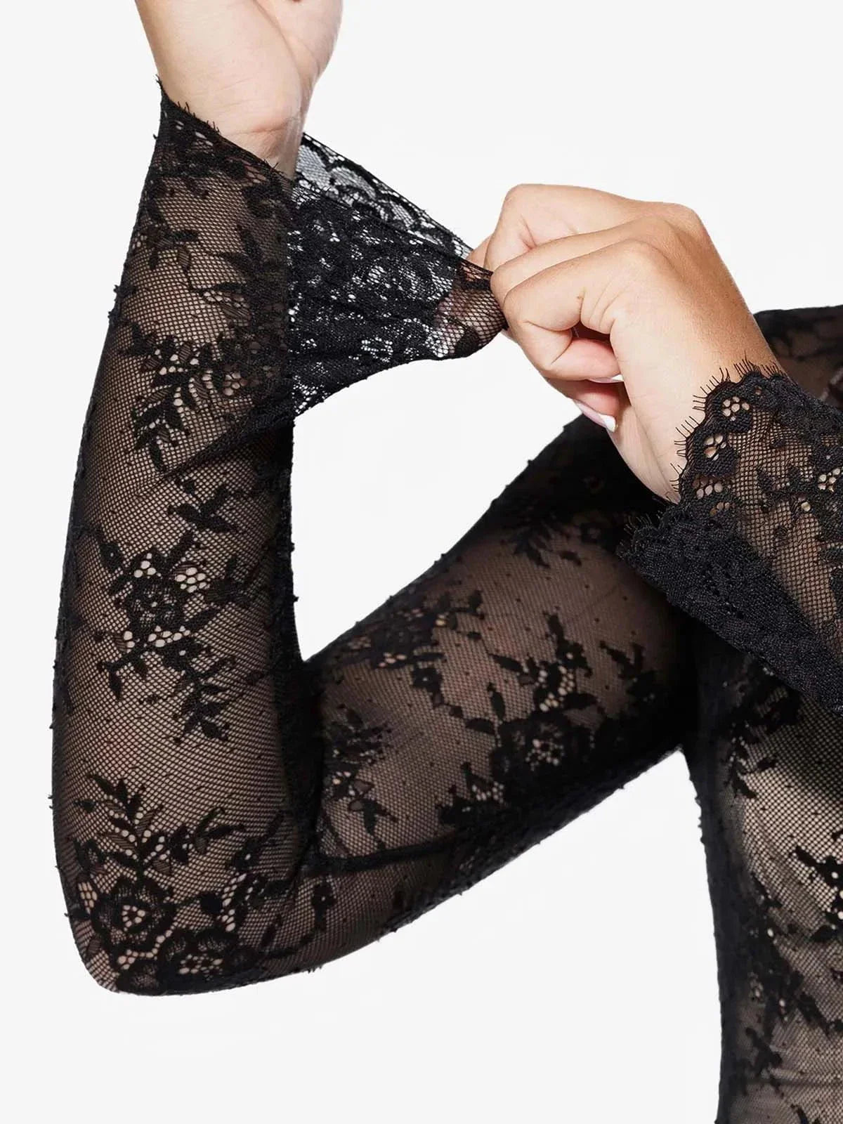 Robe Sculptante 2-en-1 avec Superposition en Dentelle