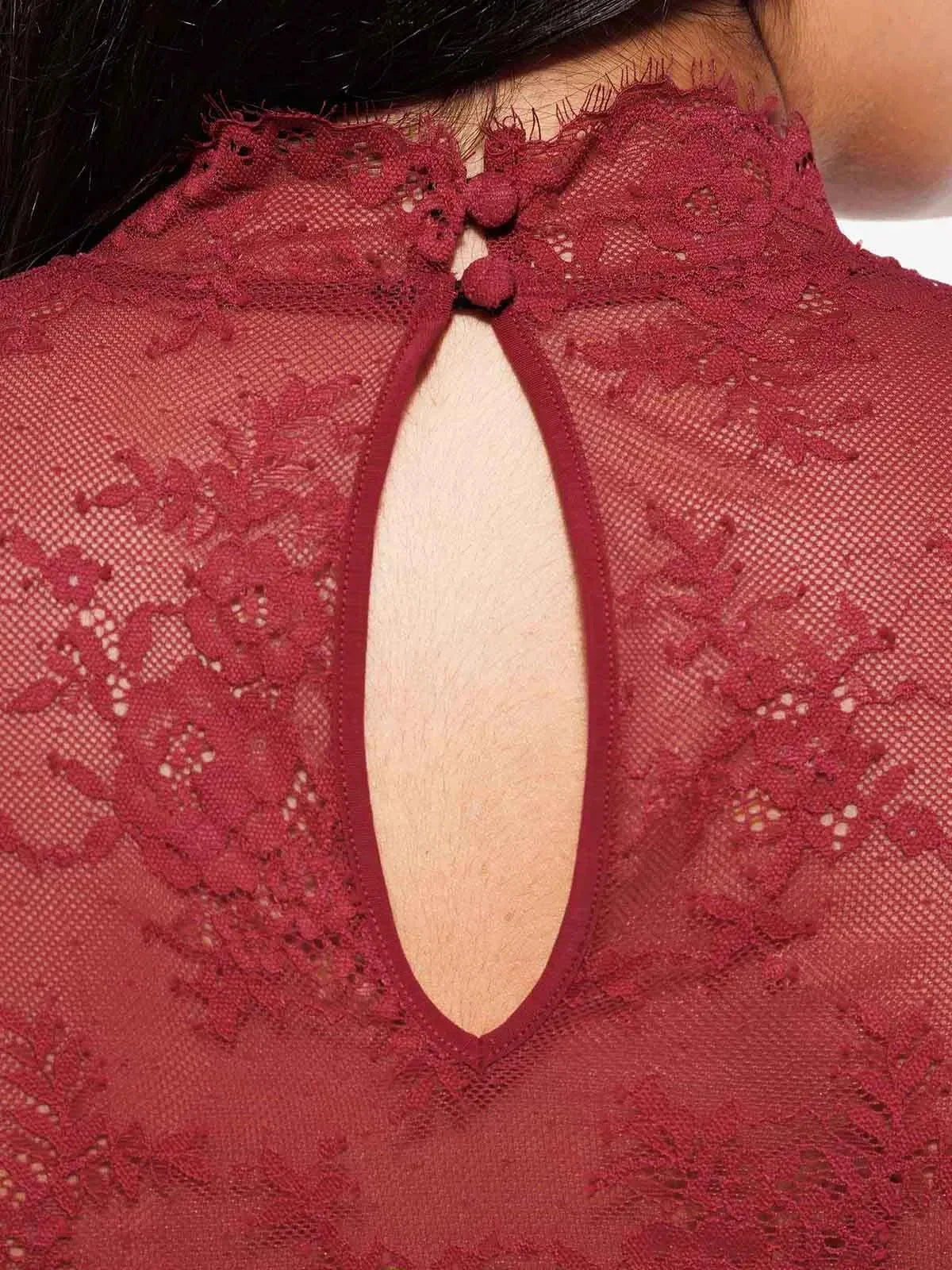 Robe Sculptante 2-en-1 avec Superposition en Dentelle