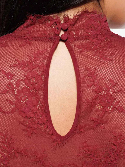 Robe Sculptante 2-en-1 avec Superposition en Dentelle