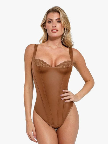 Body sculptant en simili cuir et dentelle balconnet